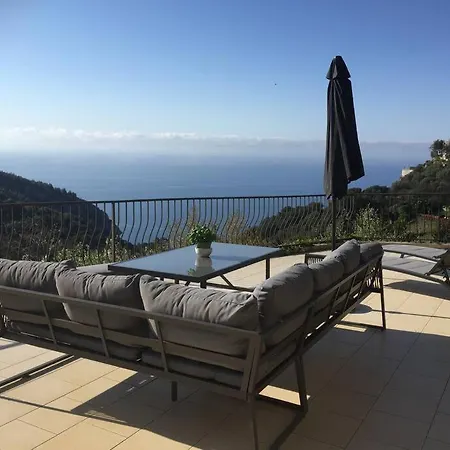 Grande Terrasse Vue Mer& Jacuzzi *